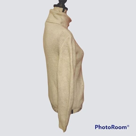 Nwt TOPSHOP Considered Ivory Turtleneck- Ladies Size 0/2 - Picture 2 of 6